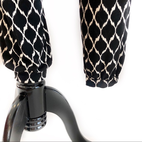 Cache Geo-print, faux-wrap Jumpsuit w/pockets. - Picture 7 of 7